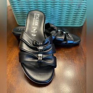 NWOT Italian Shoemakers Black Wedge Sandals